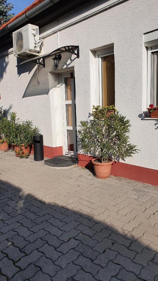 Ferienwohnung Ruttkai Vendeghaz Székesfehérvár Exterior foto