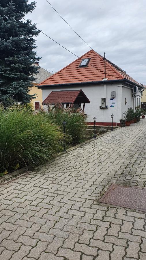 Ferienwohnung Ruttkai Vendeghaz Székesfehérvár Exterior foto