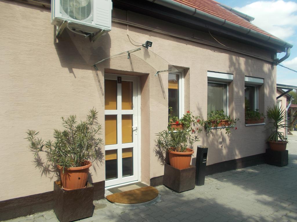 Ferienwohnung Ruttkai Vendeghaz Székesfehérvár Exterior foto